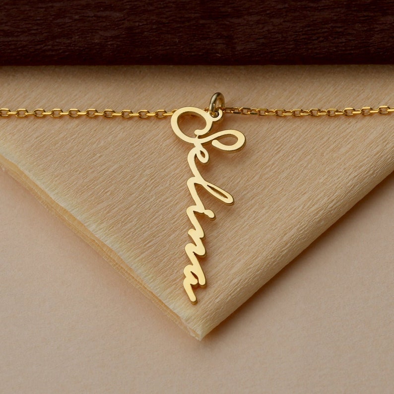 SIGNATURE STYLE NAME NECKLACE